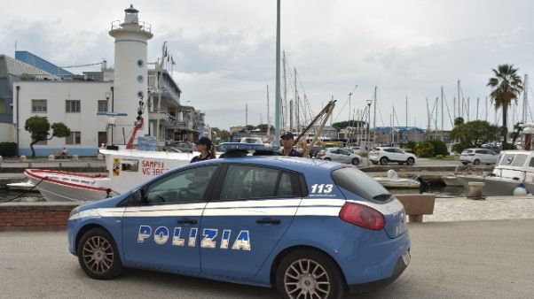 Viareggio chiude passeggiata e spiagge Viareggio chiude passeggiata e spiagge