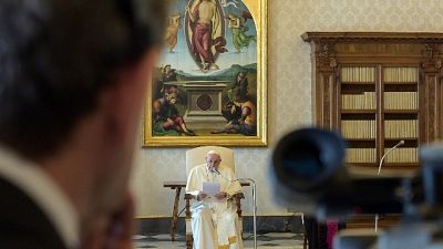Papa, 'sacerdoti non sono don Abbondio' Papa, 'sacerdoti non sono don Abbondio'