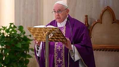 Papa, preghiamo per gli anziani soli Papa, preghiamo per gli anziani soli