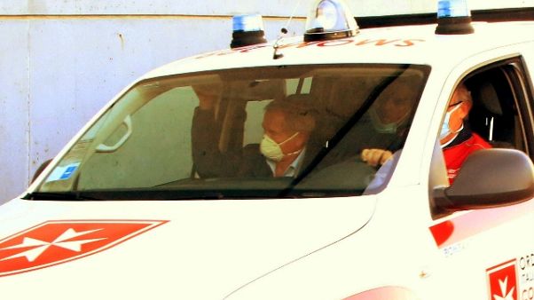 Berlusconi dona 10 mln a Lombardia Berlusconi dona 10 mln a Lombardia