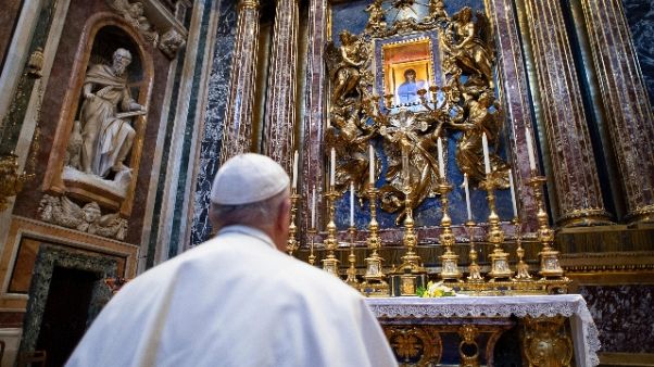 Papa: chiesto a Dio di fermare epidemia Papa: chiesto a Dio di fermare epidemia