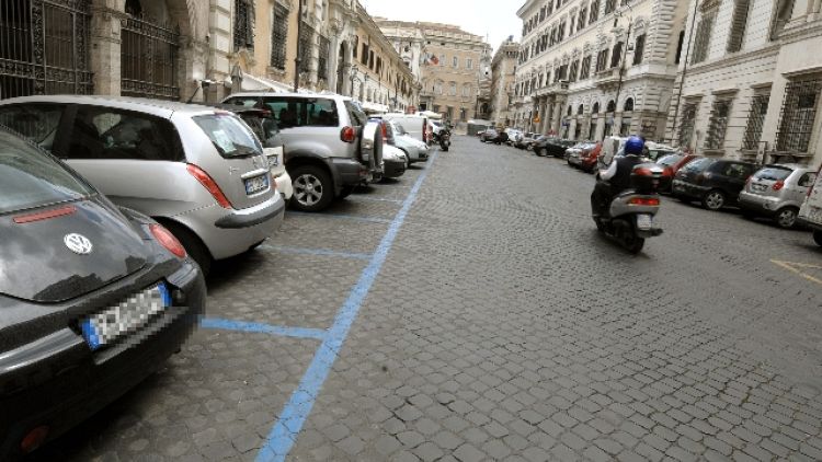 Roma:da domani non si pagano strisce blu