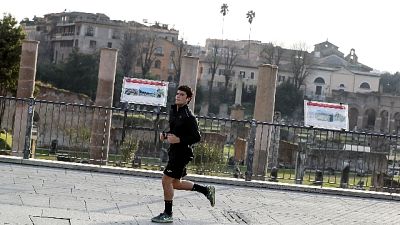 Allenatore a runners, attenersi a regole Allenatore a runners, attenersi a regole
