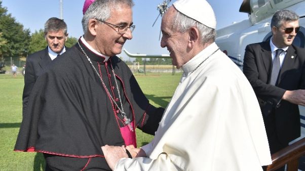 Papa chiama vescovo di Cremona guarito Papa chiama vescovo di Cremona guarito