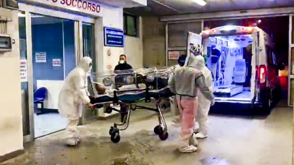 Campania, 749 positivi e 17 vittime Campania, 749 positivi e 17 vittime