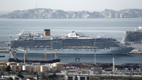 Costa Luminosa a Savona con 84 isolati Costa Luminosa a Savona con 84 isolati