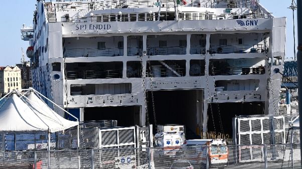 Primi pazienti su nave-ospedale a Genova Primi pazienti su nave-ospedale a Genova