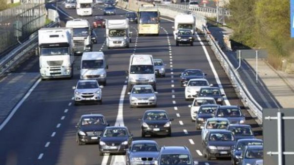 Intestazione fittizia di 633 auto Intestazione fittizia di 633 auto