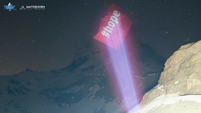 Cervino illuminato come segno speranza Cervino illuminato come segno speranza