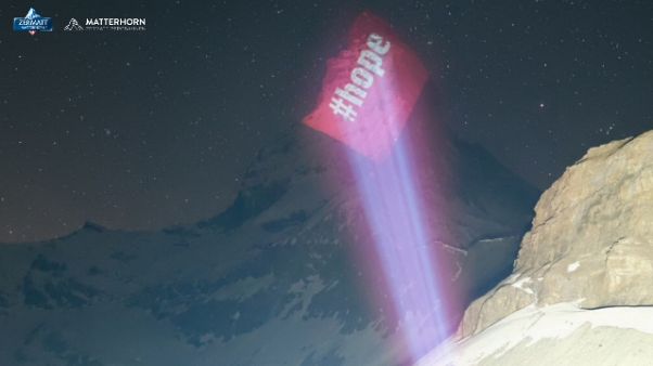 Cervino illuminato come segno speranza Cervino illuminato come segno speranza