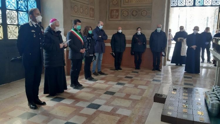 Bergamo, sindaco Gori accoglie 113 urne