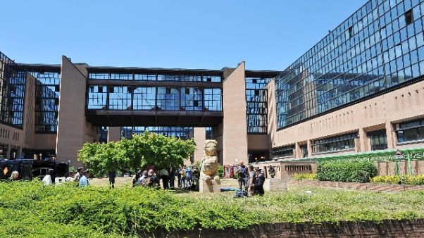Coronavirus: procura Torino indaga su carenza mascherine Coronavirus: procura Torino indaga su carenza mascherine
