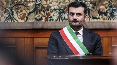 Decaro,31/3 bandiere mezz'asta in Italia Decaro,31/3 bandiere mezz'asta in Italia