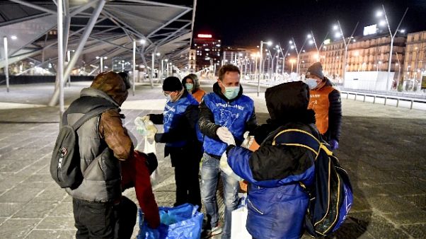 Homeless Napoli senza cibo e multati Homeless Napoli senza cibo e multati