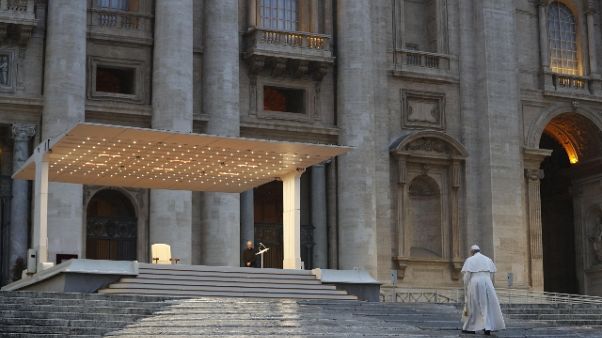 Papa: Dio, non lasciarci nella tempesta Papa: Dio, non lasciarci nella tempesta