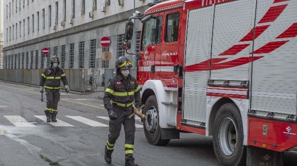 In fiamme piano Palagiustizia a Milano In fiamme piano Palagiustizia a Milano