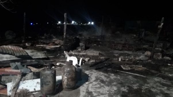 In fiamme 30 baracche in campo migranti In fiamme 30 baracche in campo migranti