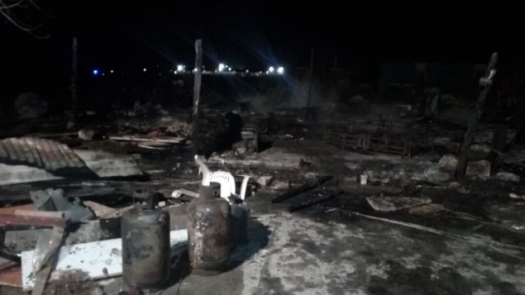In fiamme 30 baracche in campo migranti