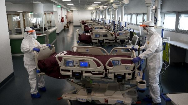 Piemonte apre nuovo ospedale, oggi i primi pazienti Piemonte apre nuovo ospedale, oggi i primi pazienti