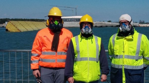 Mose: prove di sollevamento a Chioggia Mose: prove di sollevamento a Chioggia
