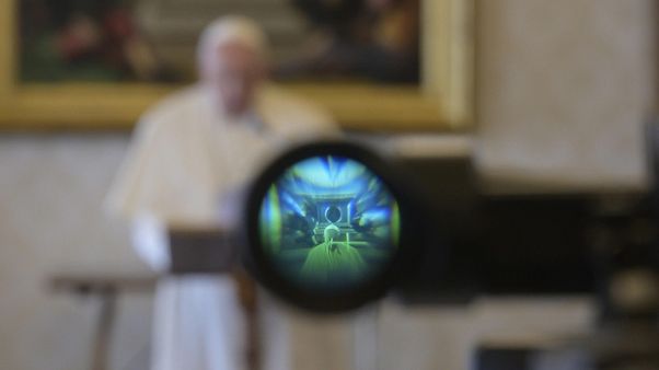 Covid: Papa, grazie a media meno isolati Covid: Papa, grazie a media meno isolati