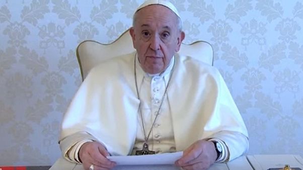 Papa a famiglie, non perdiamo speranza Papa a famiglie, non perdiamo speranza