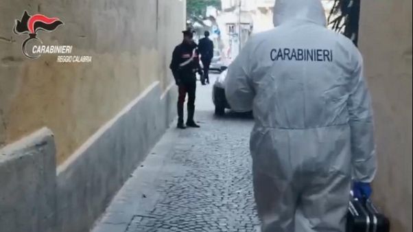 Gli sparano per video controlli, arresti Gli sparano per video controlli, arresti
