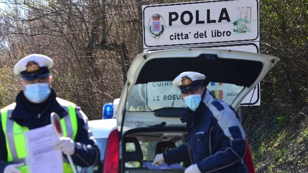 Ospedale Polla, flash mob e commozione Ospedale Polla, flash mob e commozione