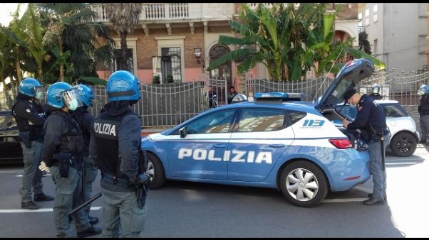 Grigliata in terrazza,multati 12 ragazzi Grigliata in terrazza,multati 12 ragazzi