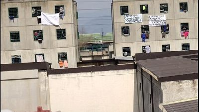 'Covid in carcere', protesta a Napoli 'Covid in carcere', protesta a Napoli
