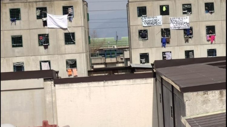 'Covid in carcere', protesta a Napoli