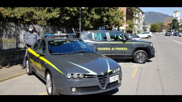 Covid, fanno windsurf a Elba, multati Covid, fanno windsurf a Elba, multati