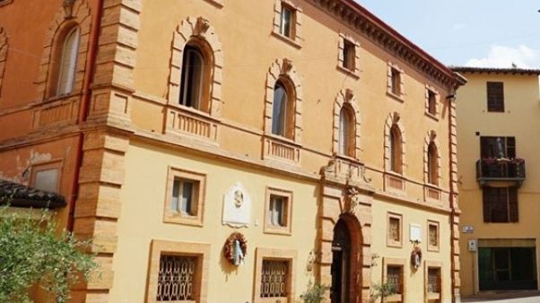 Messa con fedeli, 14 in isolamento Messa con fedeli, 14 in isolamento