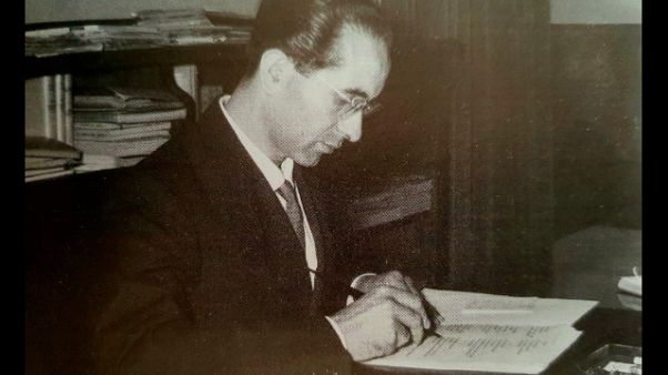 Mattarella ricorda Emilio Colombo Mattarella ricorda Emilio Colombo