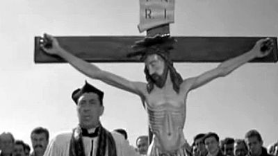 Cristo di don Camillo in via crucis Cristo di don Camillo in via crucis