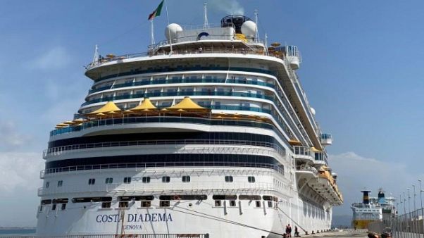 Costa Diadema,primi 9 positivi a tamponi Costa Diadema,primi 9 positivi a tamponi