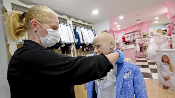 Negozi bimbi, clienti cambiano taglie Negozi bimbi, clienti cambiano taglie