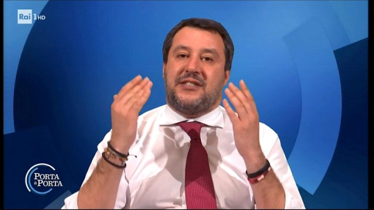 Salvini, governo fornisca le mascherine