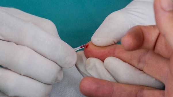Covid: Toscana, test sangue per 400.000 Covid: Toscana, test sangue per 400.000
