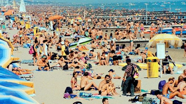 Coronavirus: Jesolo, in spiaggia solo con prenotazione Coronavirus: Jesolo, in spiaggia solo con prenotazione