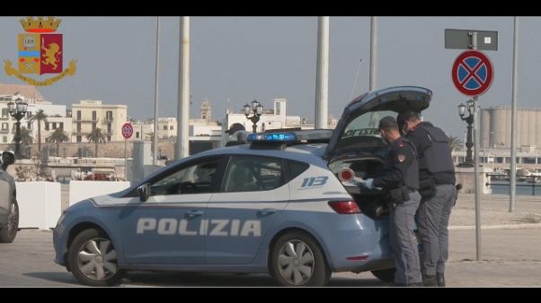 Picchiò compagna in strada a Bari, preso Picchiò compagna in strada a Bari, preso