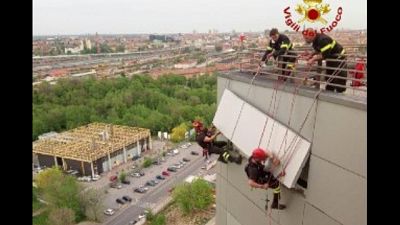 Pompieri 'acrobati' sull'ospedale Pompieri 'acrobati' sull'ospedale