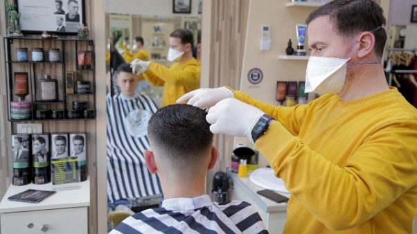 Capelli troppo in ordine, multato Capelli troppo in ordine, multato