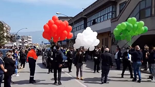 Folla a corteo funebre sindaco Folla a corteo funebre sindaco