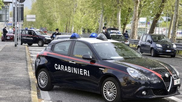 Uccide la compagna e si costituisce Uccide la compagna e si costituisce