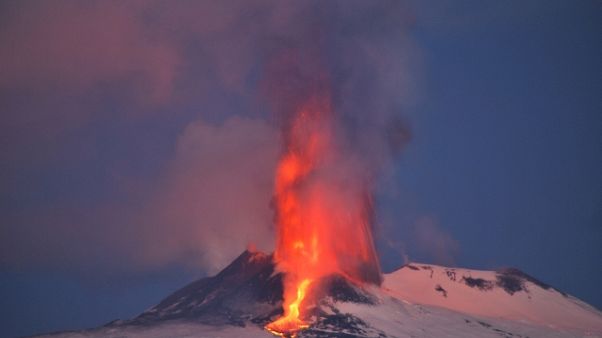 Etna: colata lavica sommitale Etna: colata lavica sommitale