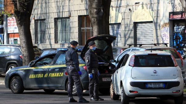Investe Gdf a posto di blocco, arrestato Investe Gdf a posto di blocco, arrestato