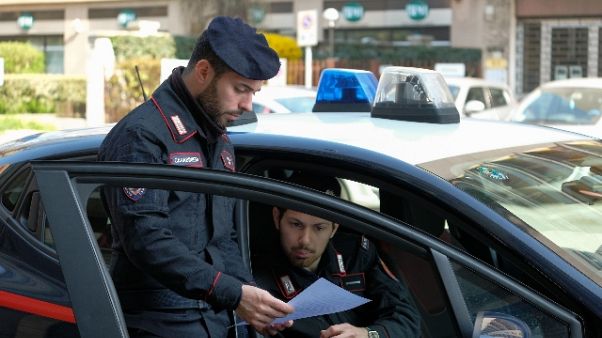 Uomo ucciso in casa a Torino, indagano carabinieri Uomo ucciso in casa a Torino, indagano carabinieri