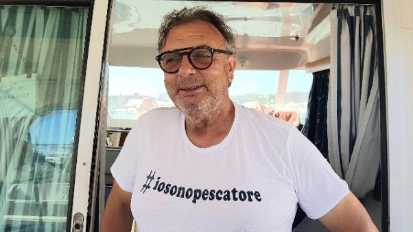 Migranti: nave per quarantena Lampedusa Migranti: nave per quarantena Lampedusa
