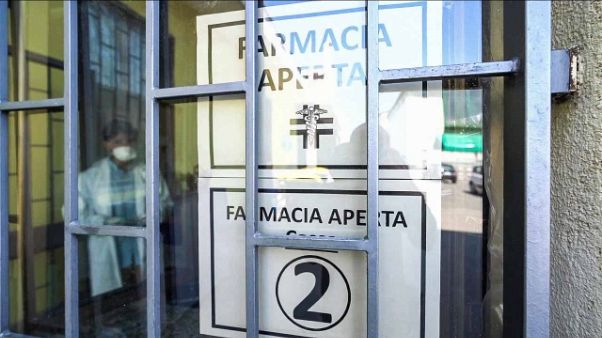 Covid, farmacista positivo era al banco Covid, farmacista positivo era al banco